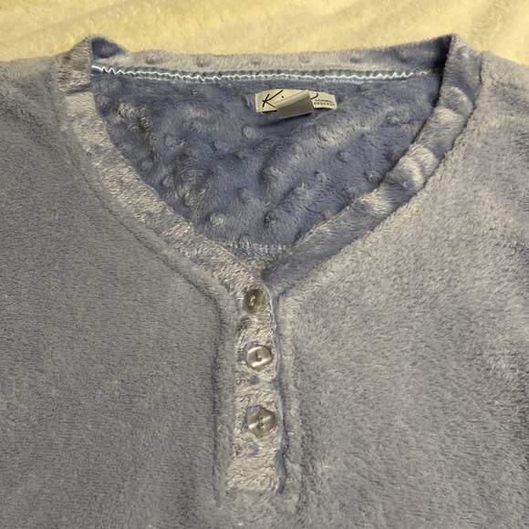 Kim Rogers Sleepwear set. Classic & beautiful! 💕 Woman’s small. Periwinkle - Picture 4 of 10